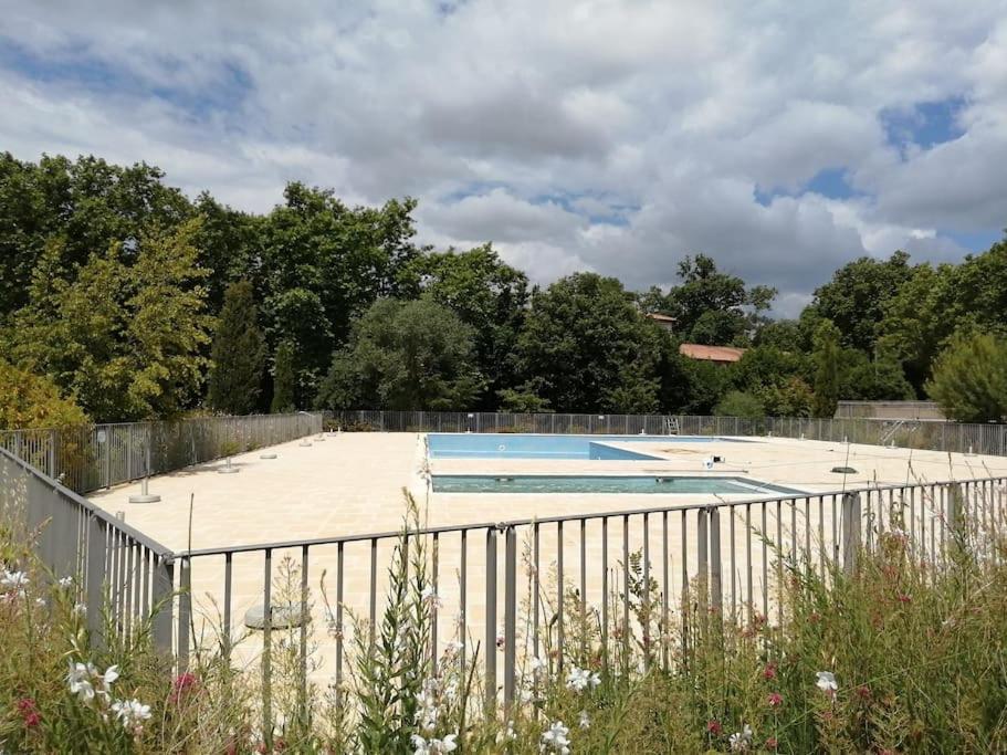 Le Soleil D Eugenie Appartement Dans Residence Avec Piscine Commune Pres De Carcassonne Olonzac Eksteriør billede