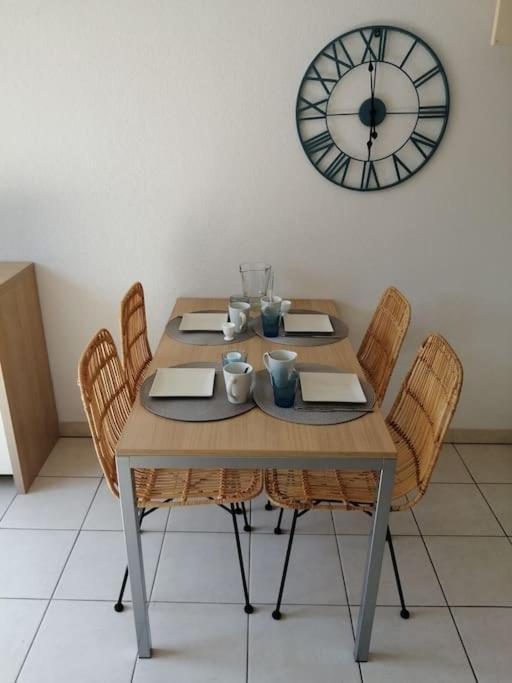 Le Soleil D Eugenie Appartement Dans Residence Avec Piscine Commune Pres De Carcassonne Olonzac Eksteriør billede