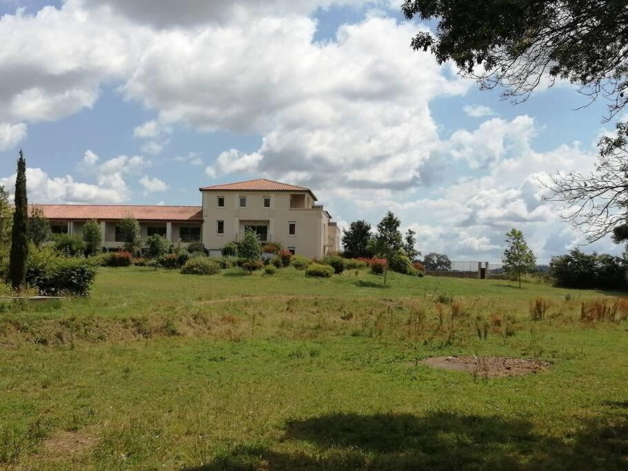 Le Soleil D Eugenie Appartement Dans Residence Avec Piscine Commune Pres De Carcassonne Olonzac Eksteriør billede
